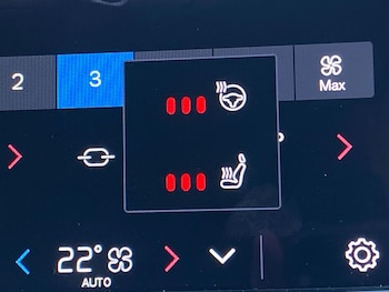 Used Volvo XC60 2023 for sale - 76570994: Photo