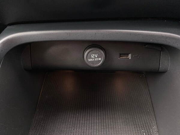 Used Volvo XC40 2021 for sale - 76268322: Photo 2