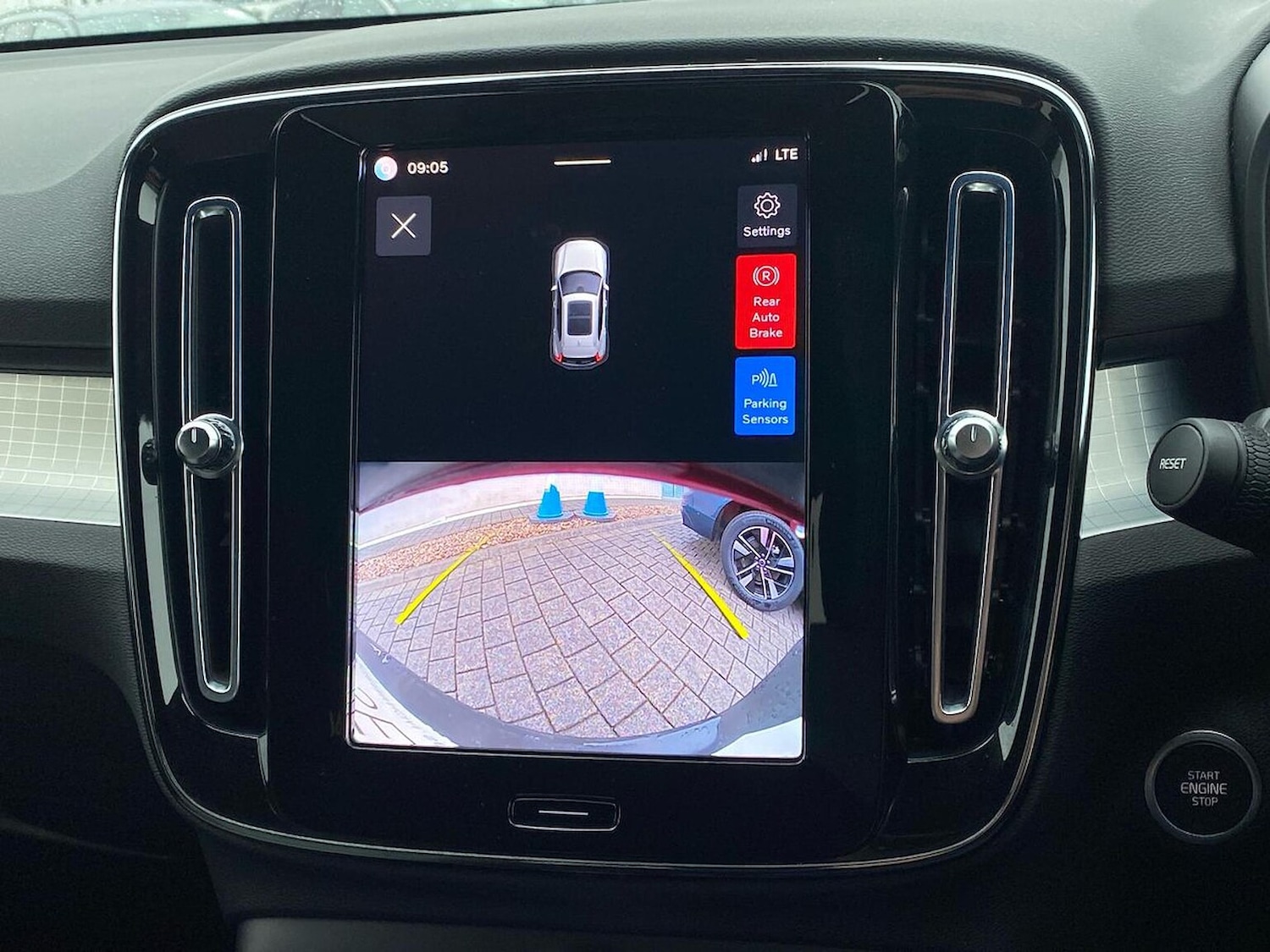 Used Volvo XC40 2023 for sale - 78144531: Photo 25