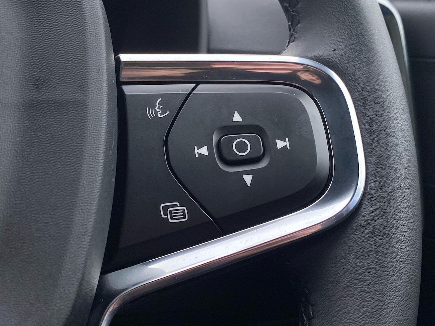 Used Volvo XC40 2023 for sale - 78144531: Photo 27