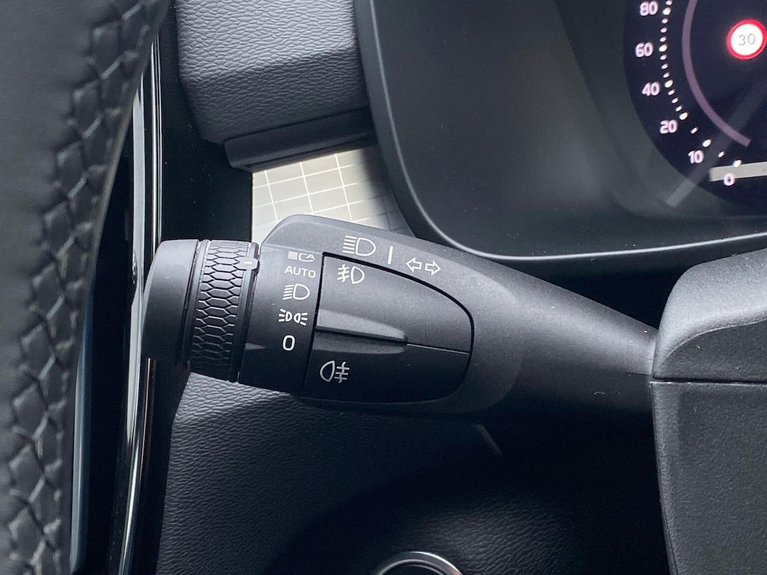 Used Volvo XC40 2023 for sale - 78144531: Photo 30