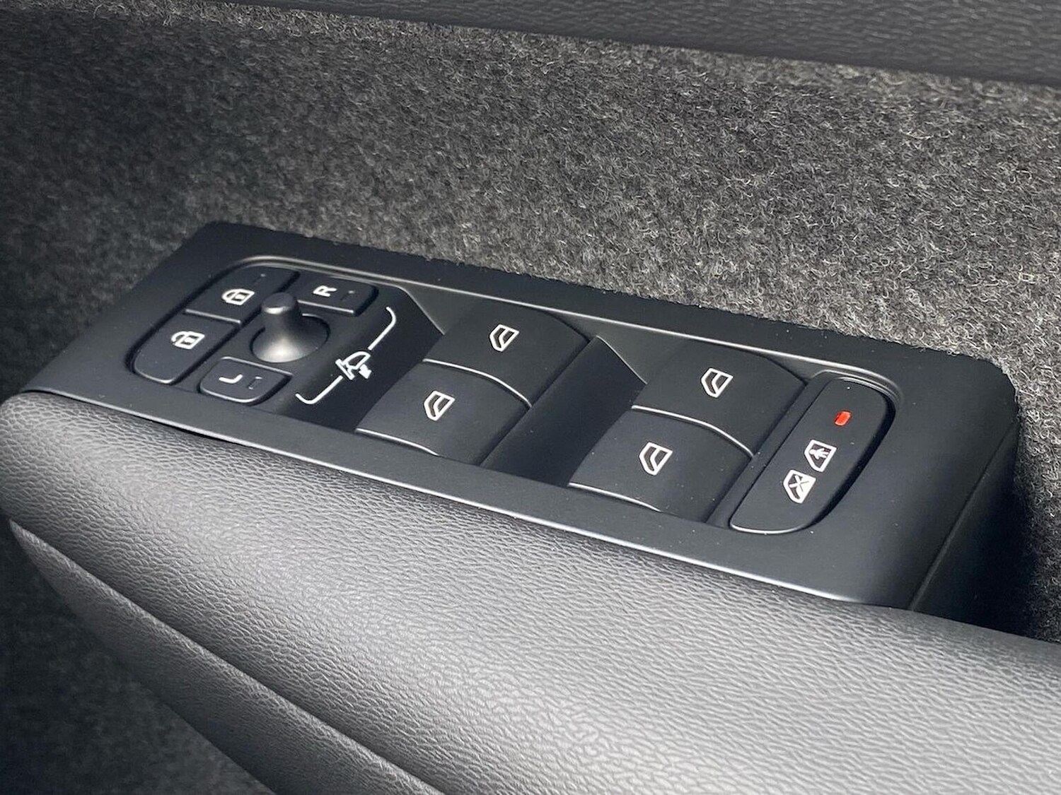 Used Volvo XC40 2025 for sale - 76115507: Photo 22