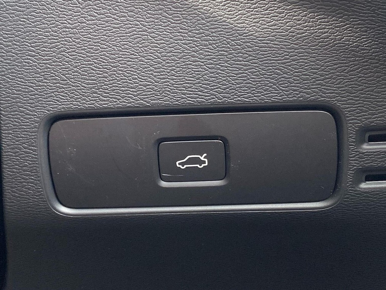 Used Volvo XC40 2025 for sale - 76115507: Photo 23