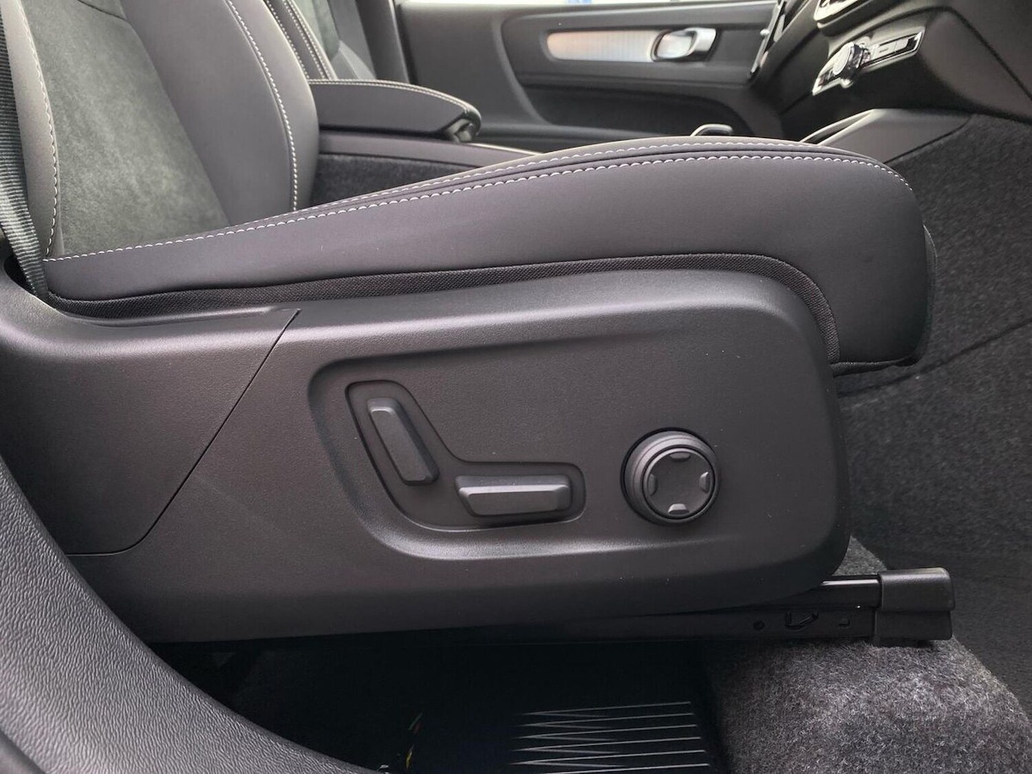 Used Volvo XC40 2025 for sale - 76115507: Photo 31