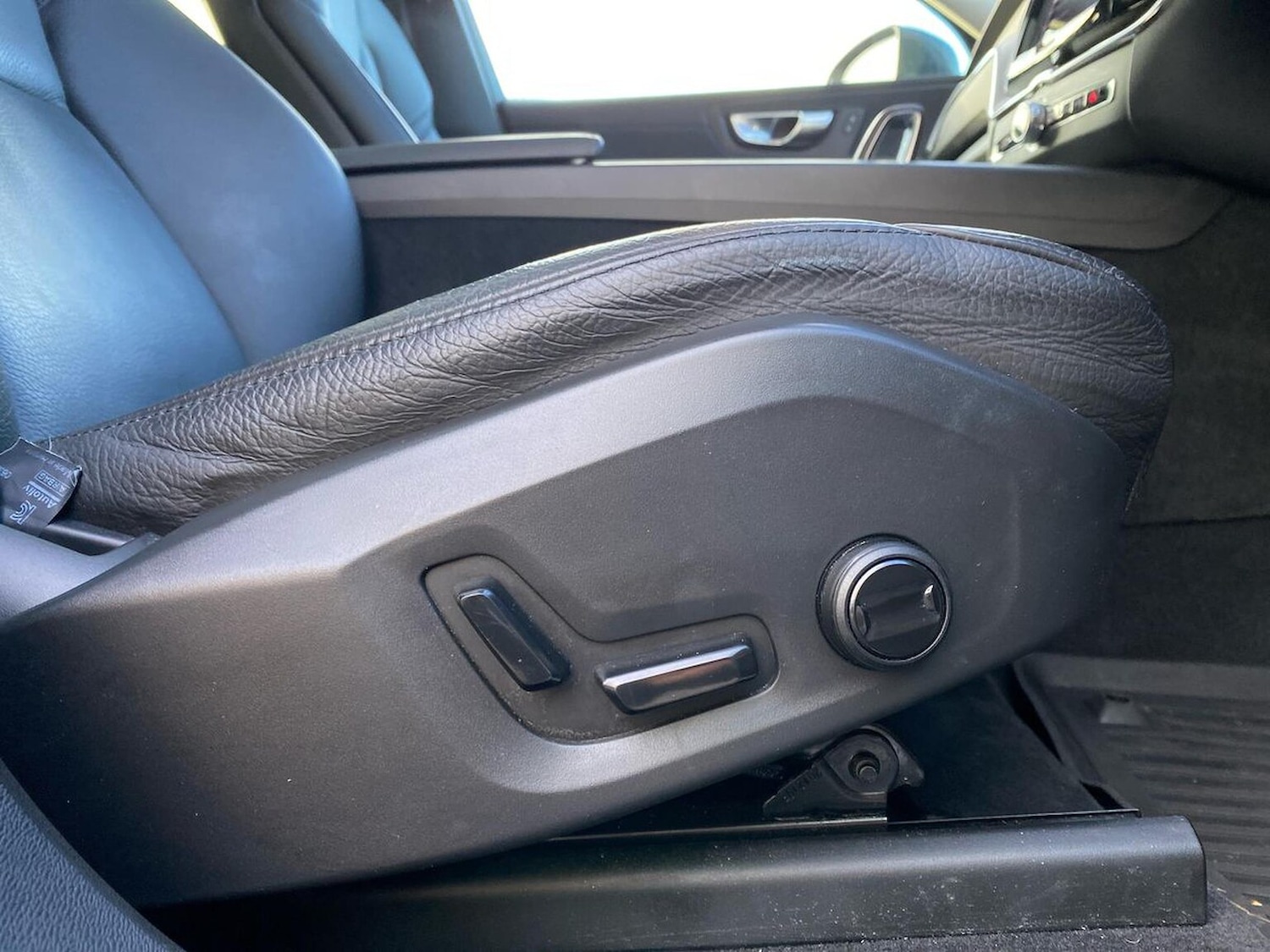 Used Volvo XC60 2021 for sale - 76352491: Photo 31