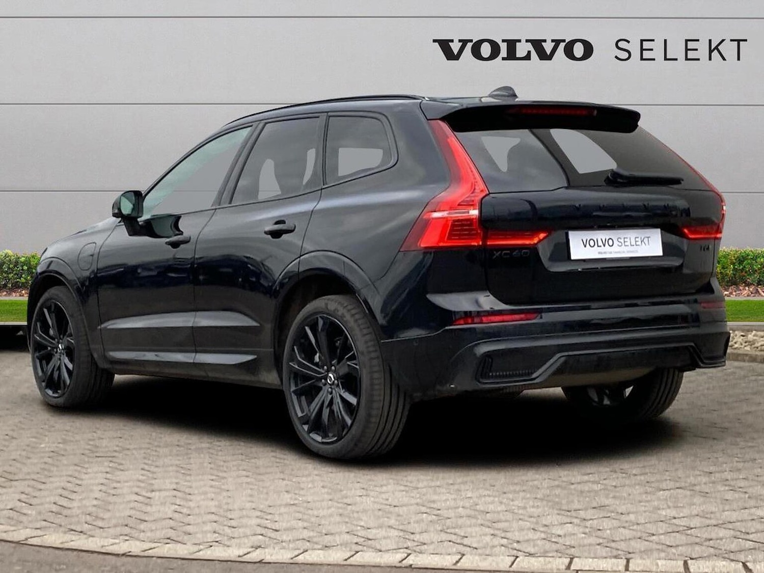 Used Volvo XC60 2024 for sale - 77802114: Photo 2