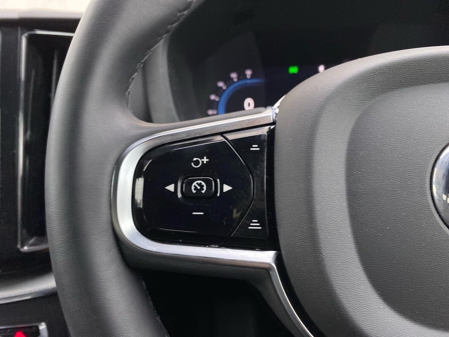 Used Volvo XC60 2024 for sale - 77802114: Photo 24