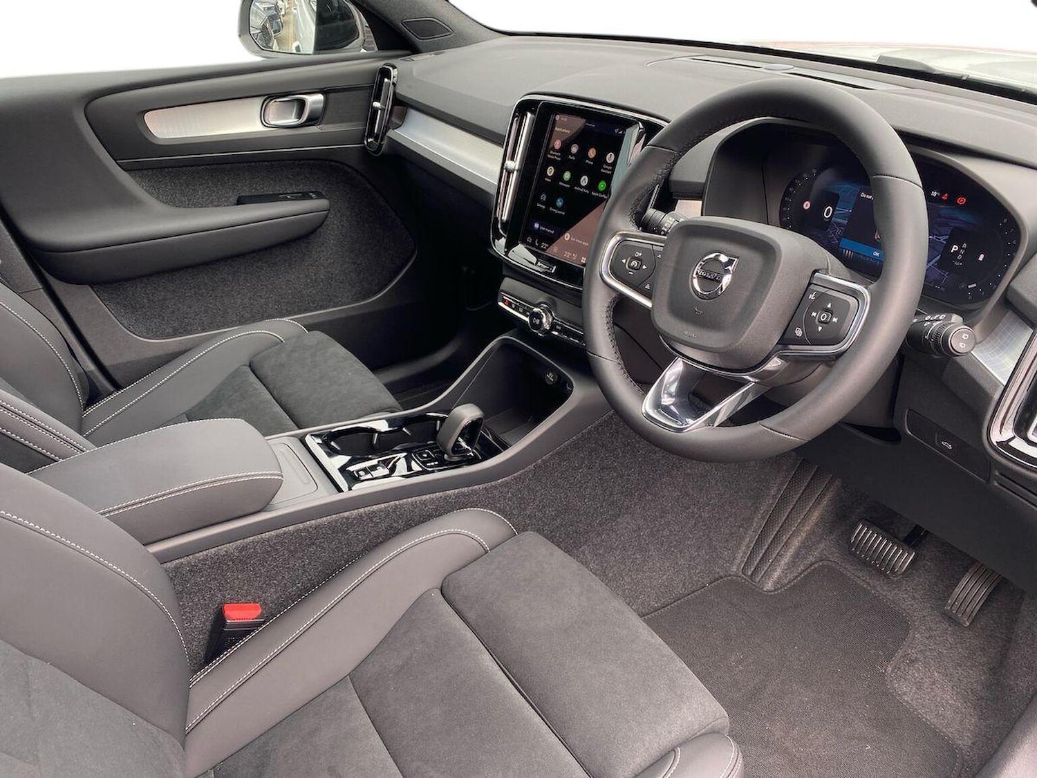 Used Volvo XC40 2025 for sale - 76115509: Photo 16