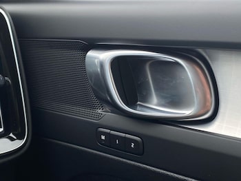 Used Volvo XC40 2025 for sale - 76115509: Photo 2