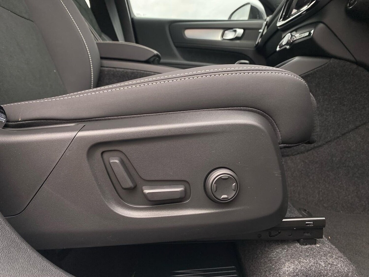 Used Volvo XC40 2025 for sale - 76115509: Photo 31