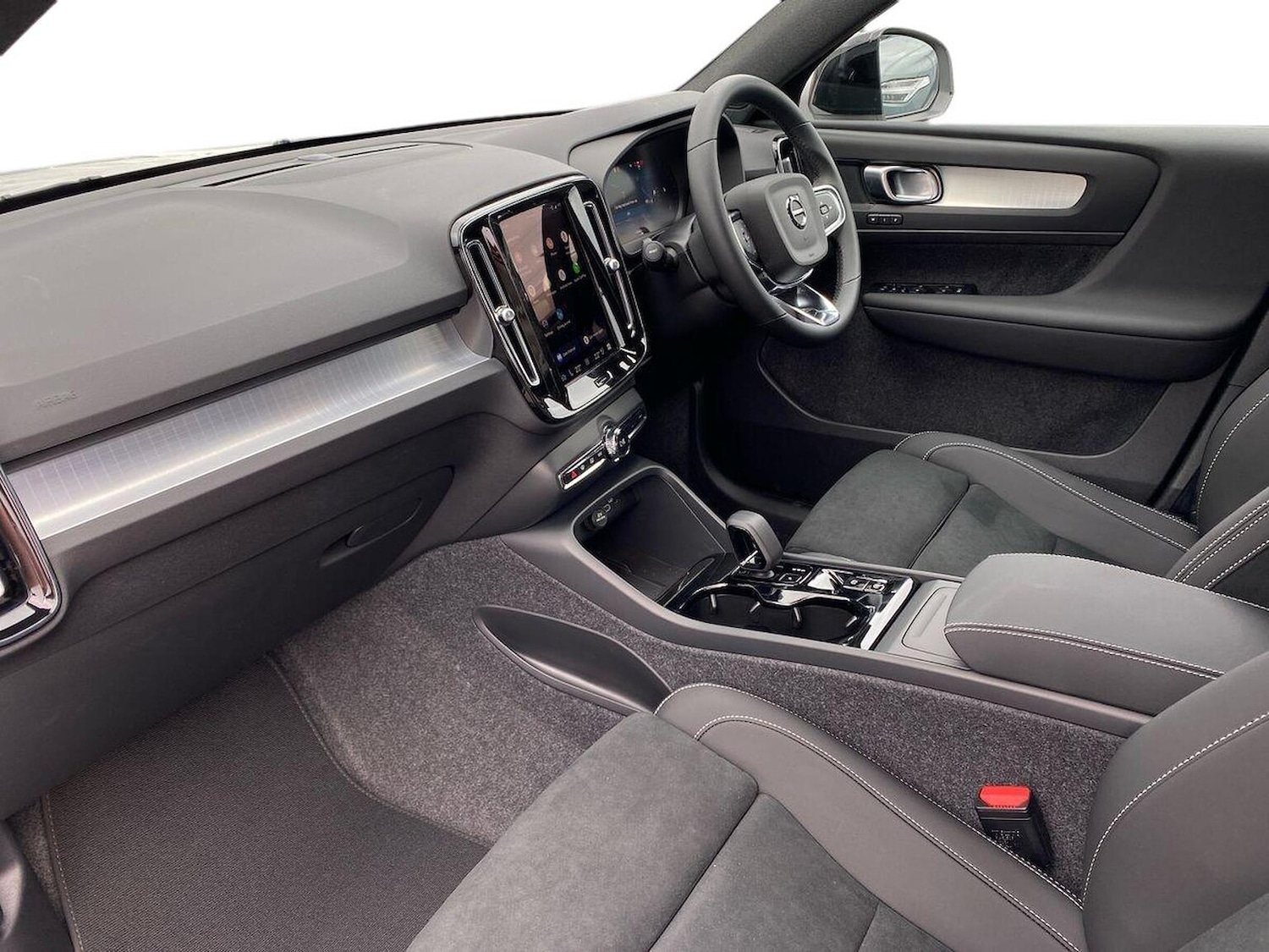 Used Volvo XC40 2025 for sale - 76115509: Photo 8
