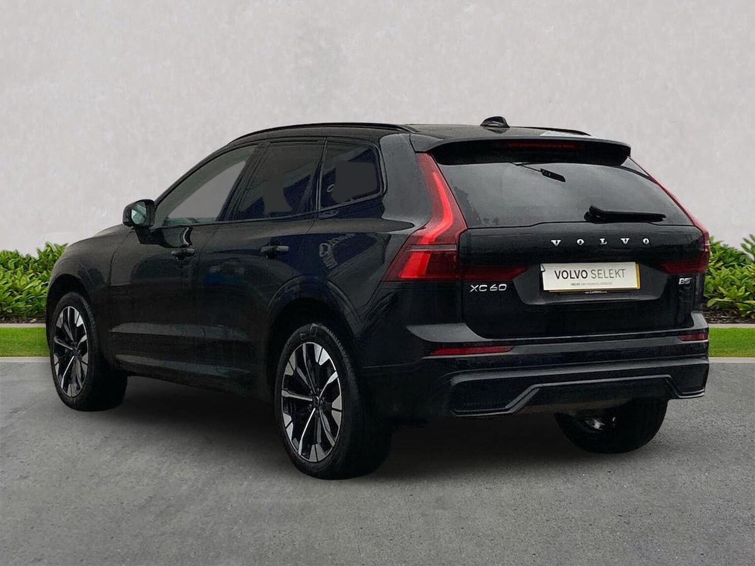 Used Volvo XC60 2025 for sale - 77896311: Photo 2