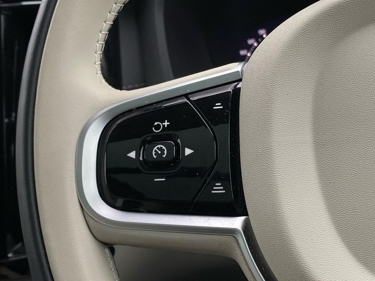 Used Volvo XC60 2025 for sale - 77896311: Photo 27