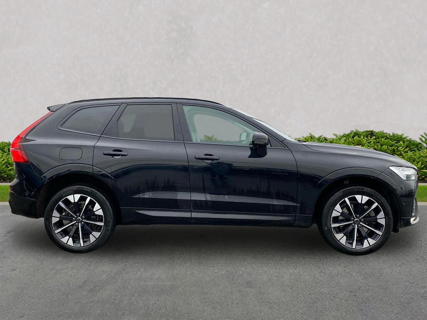 Used Volvo XC60 2025 for sale - 77896311: Photo 3