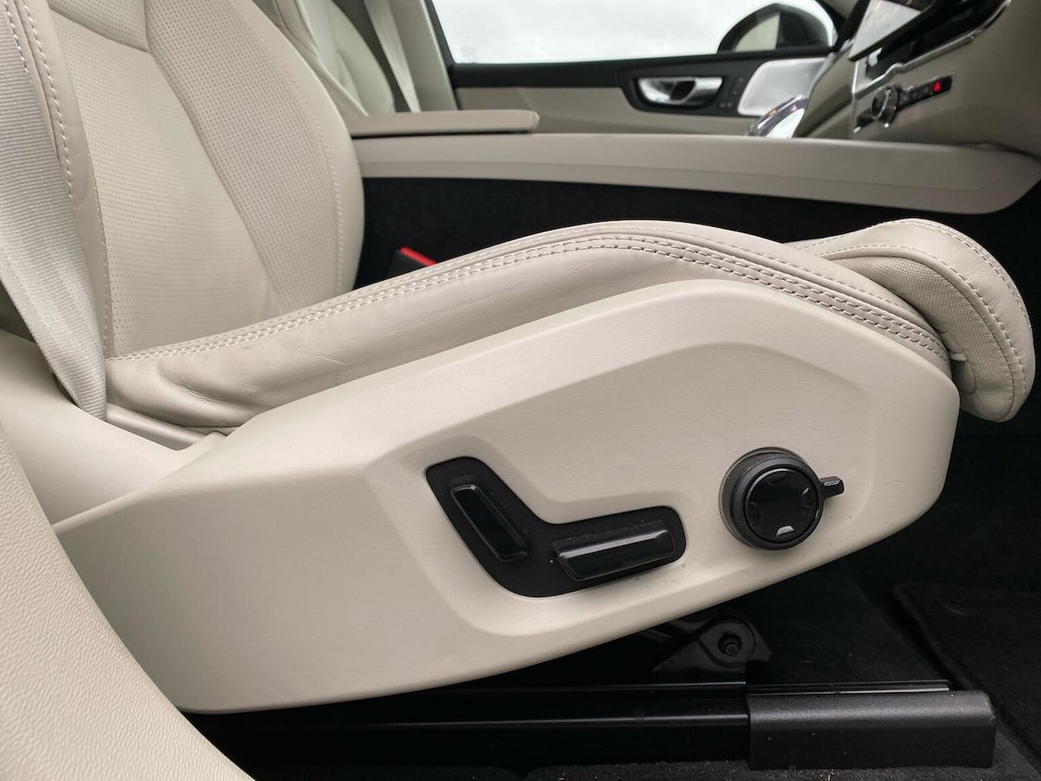 Used Volvo XC60 2025 for sale - 77896311: Photo 30