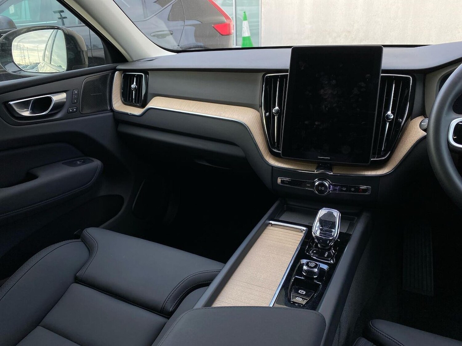 Used Volvo XC60 2025 for sale - 77676308: Photo 13