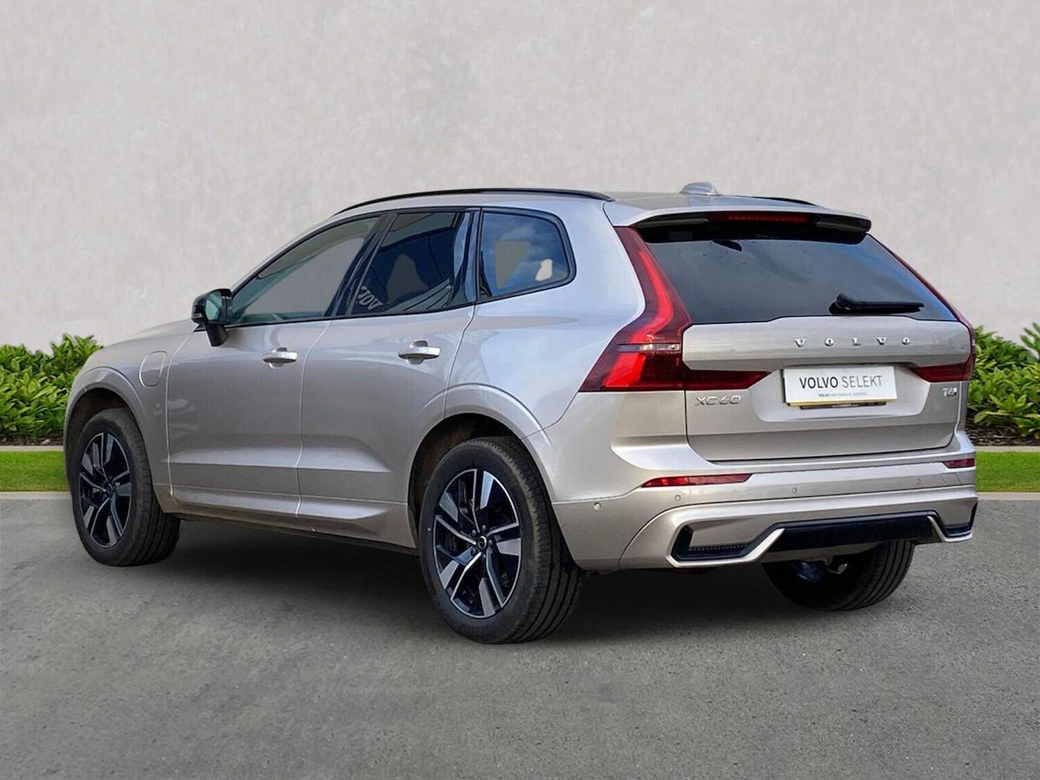 Used Volvo XC60 2025 for sale - 77676308: Photo 2