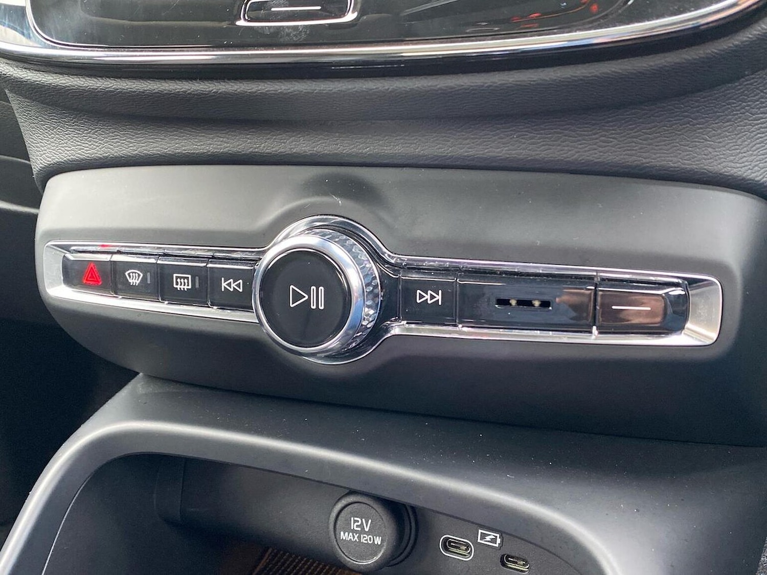 Used Volvo XC40 2025 for sale - 76618507: Photo 14