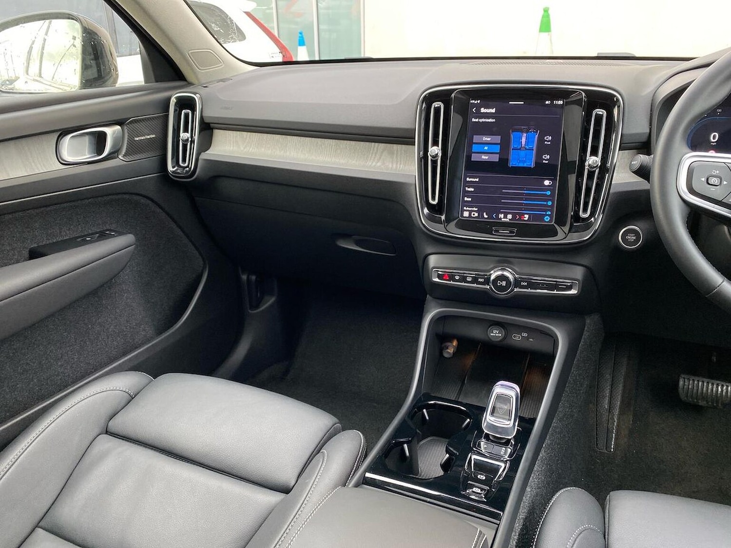 Used Volvo XC40 2025 for sale - 76618507: Photo 15