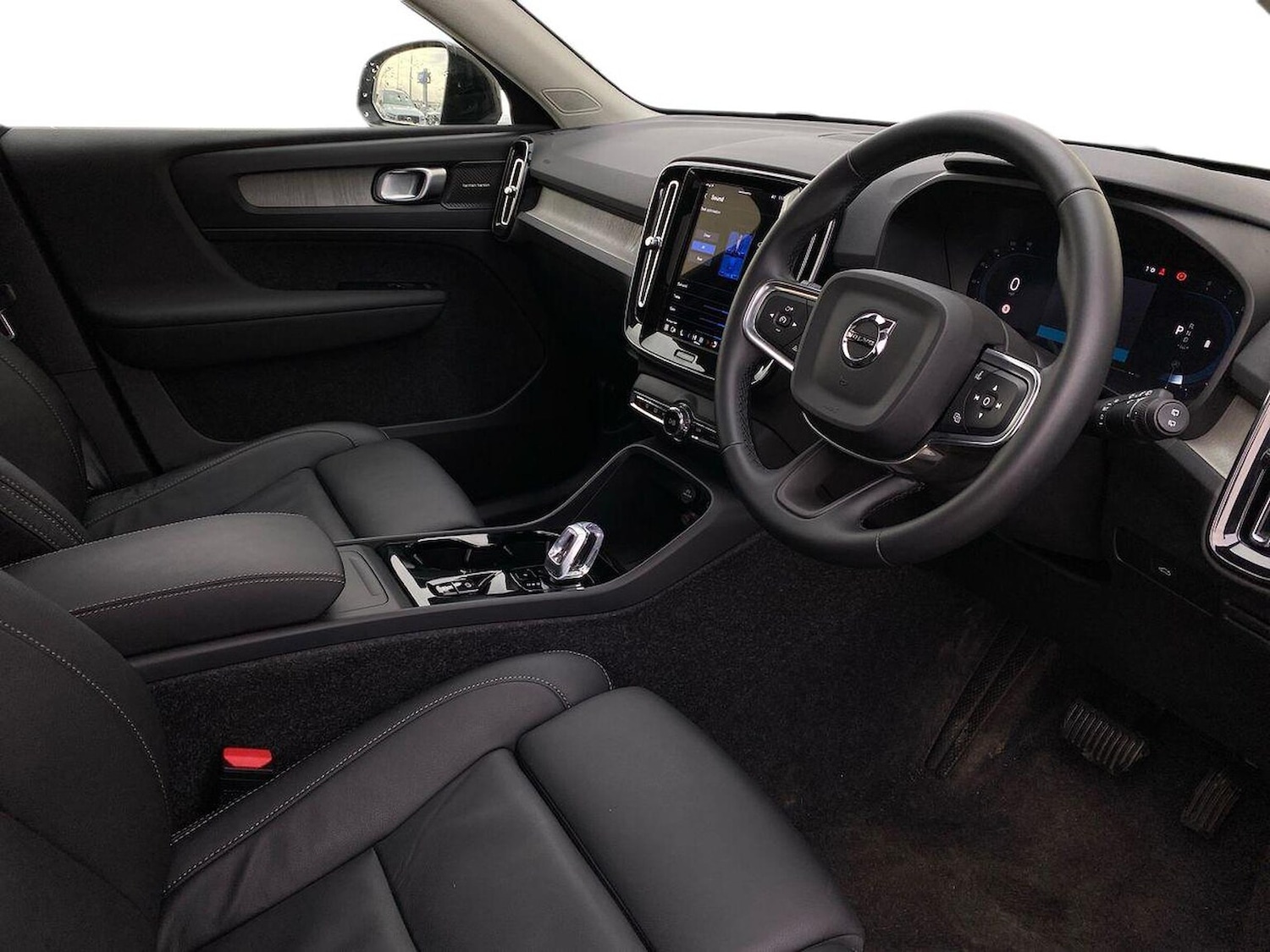 Used Volvo XC40 2025 for sale - 76618507: Photo 17