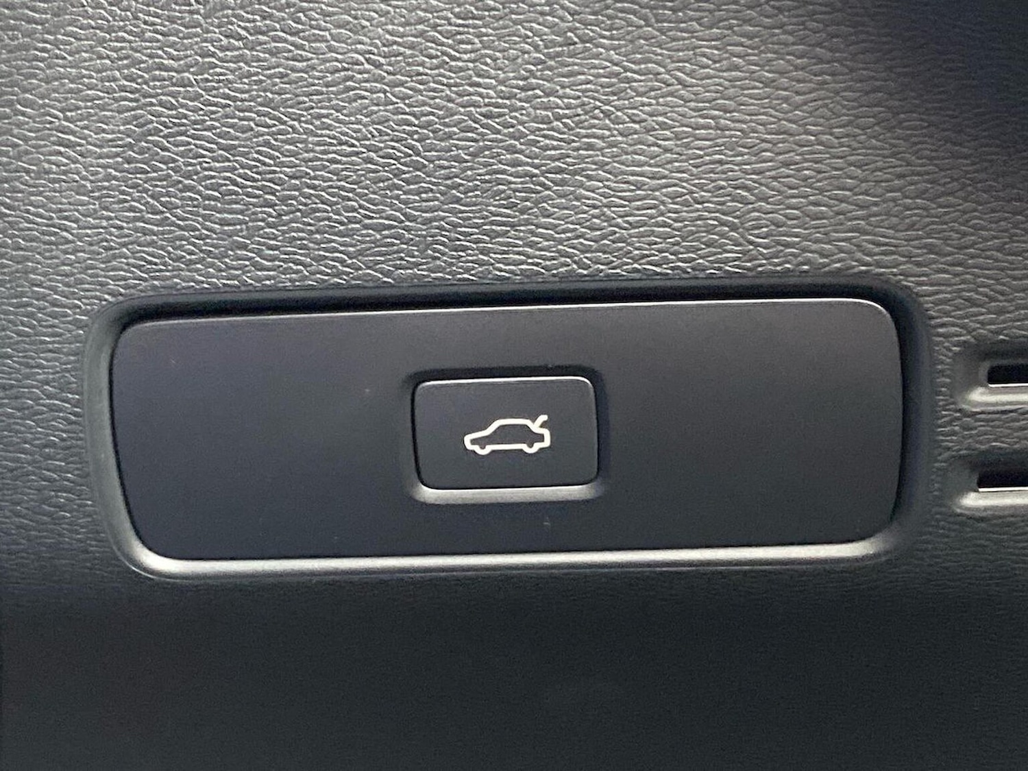 Used Volvo XC40 2025 for sale - 76618507: Photo 24