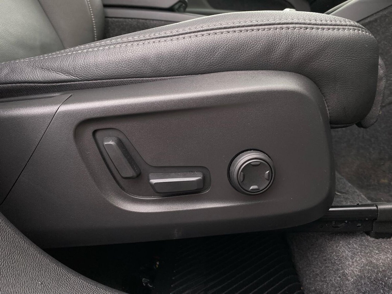 Used Volvo XC40 2025 for sale - 76618507: Photo 31