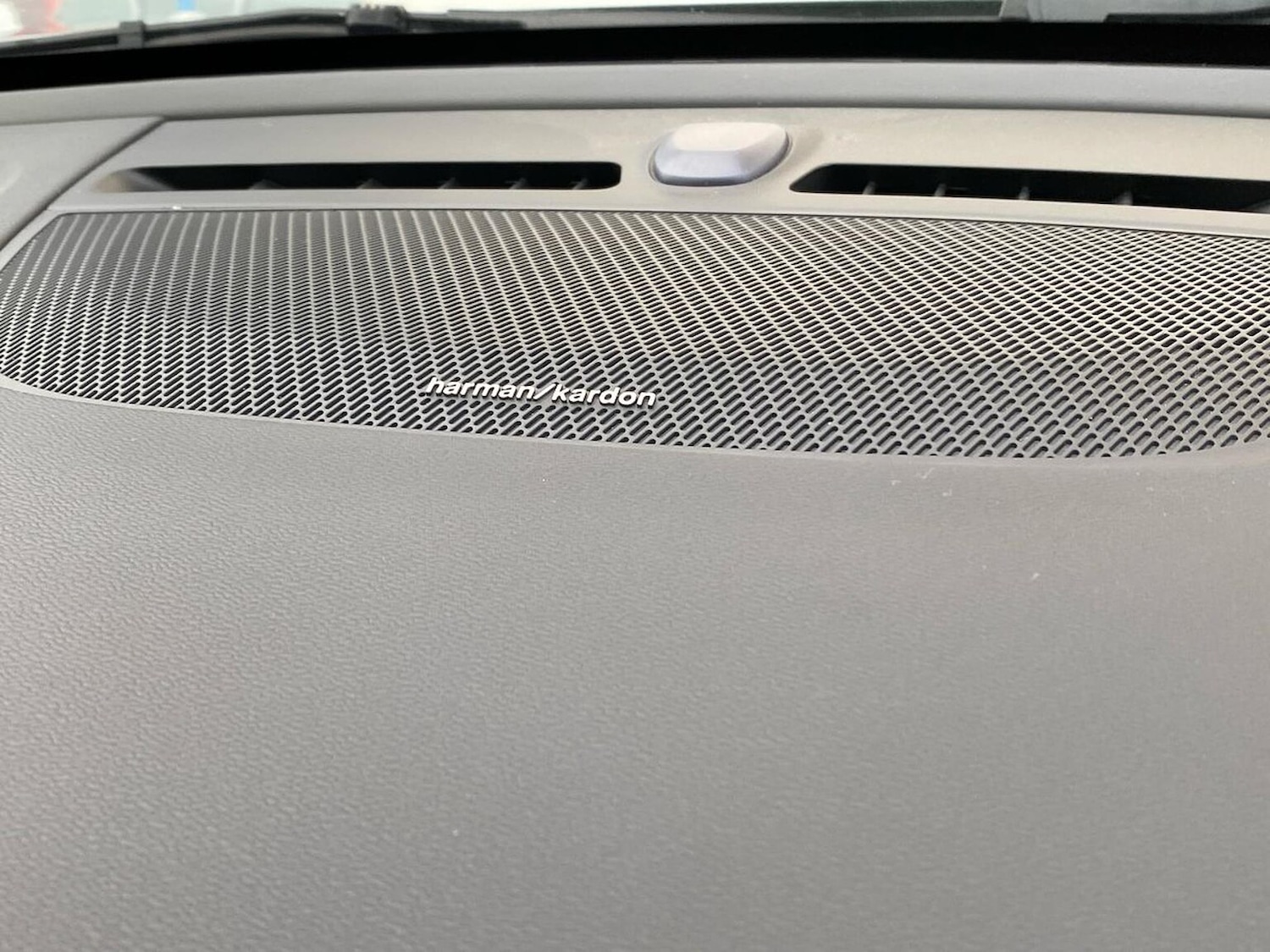 Used Volvo XC40 2025 for sale - 76618507: Photo 32