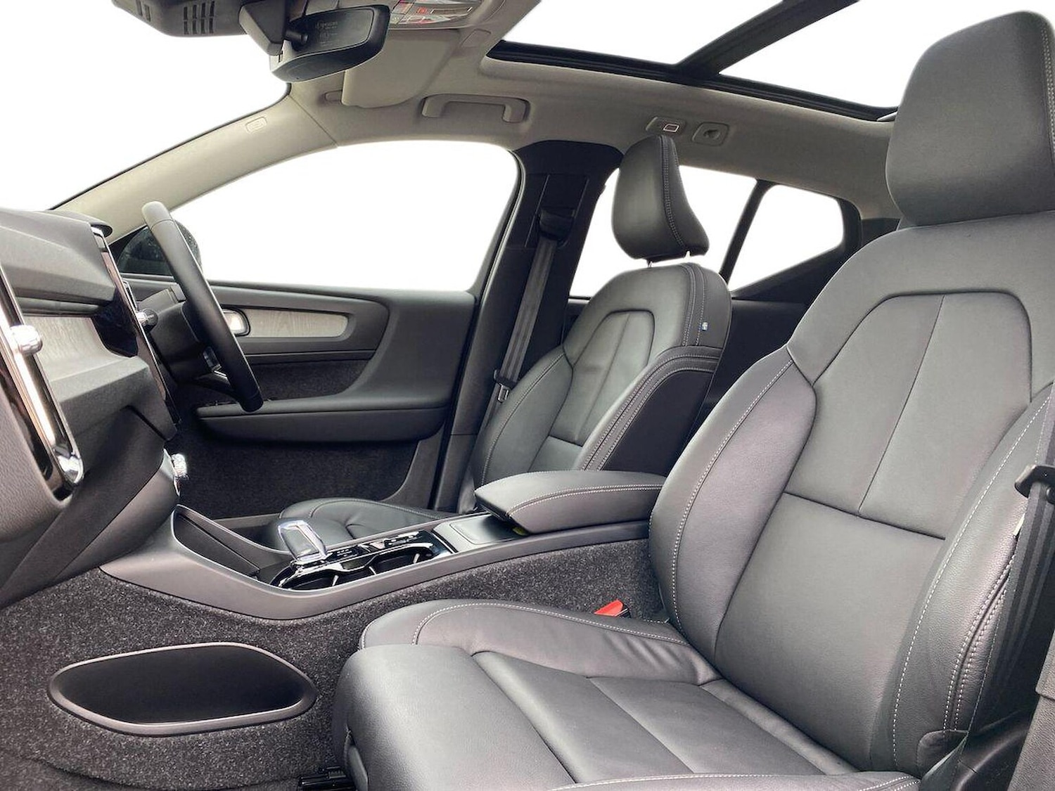 Used Volvo XC40 2025 for sale - 76618507: Photo 9