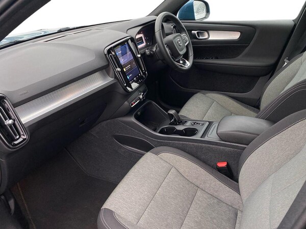 Used Volvo XC40 2023 for sale - 76299444: Photo 8