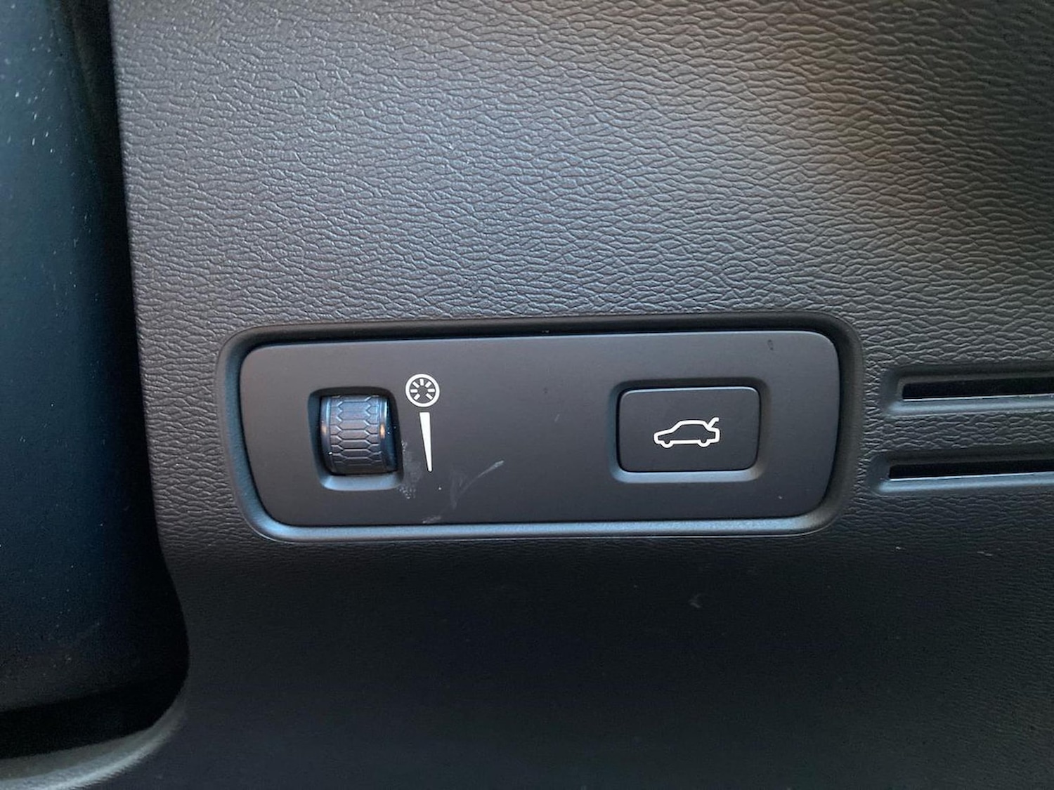 Used Volvo XC40 2019 for sale - 76347064: Photo 22