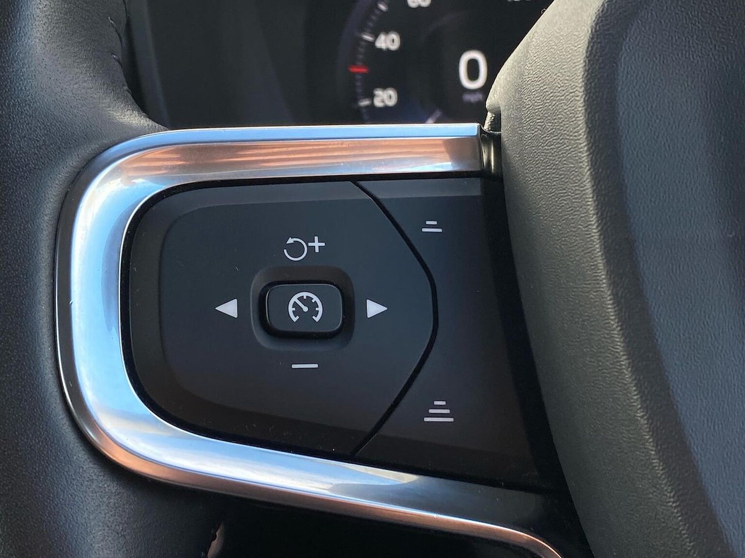 Used Volvo XC40 2019 for sale - 76347064: Photo 27