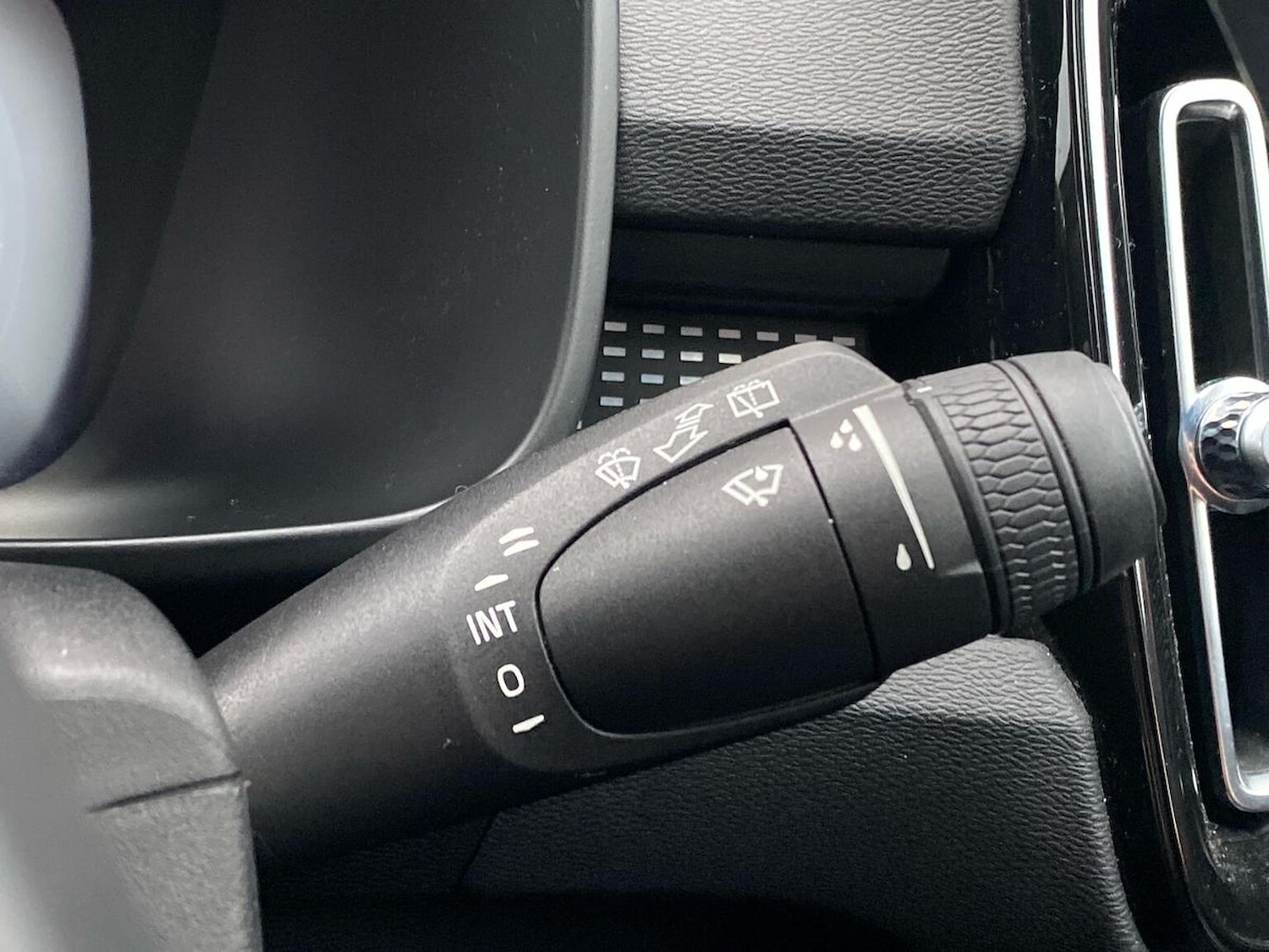 Used Volvo XC40 2020 for sale - 76527332: Photo 29