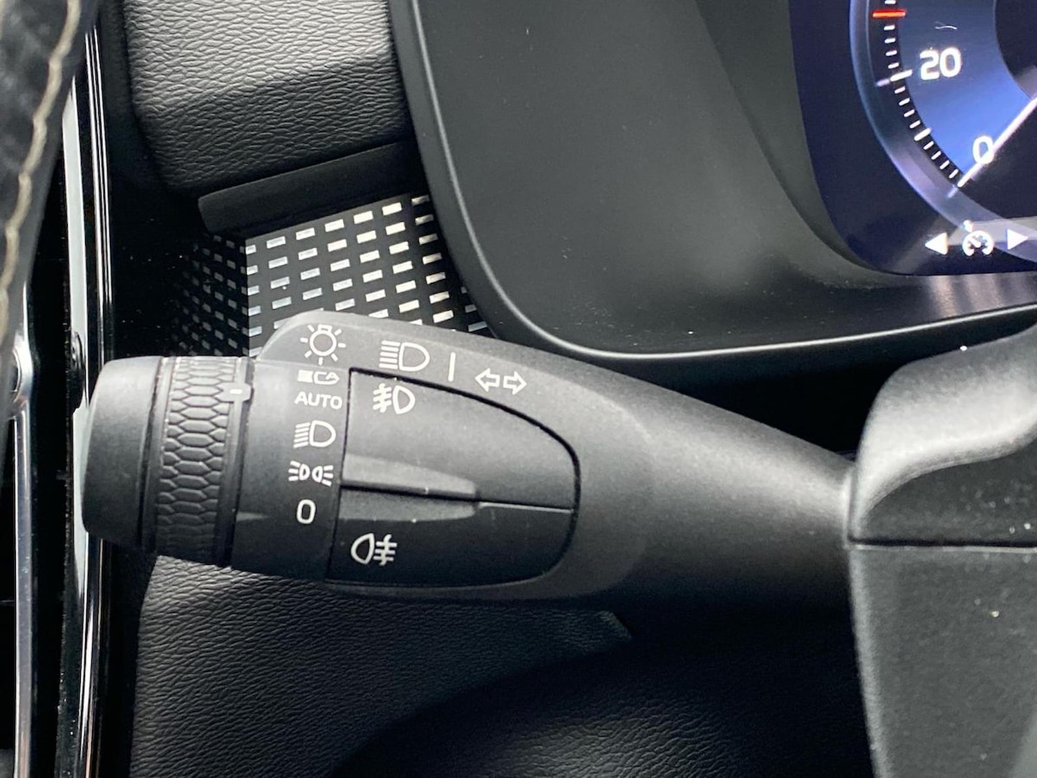 Used Volvo XC40 2020 for sale - 76527332: Photo 30