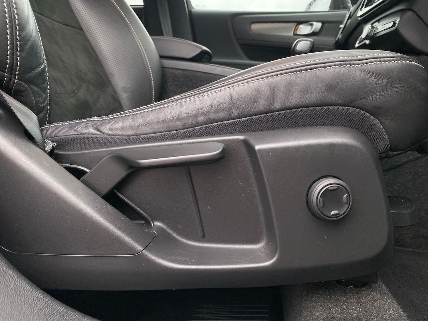 Used Volvo XC40 2020 for sale - 76527332: Photo 31