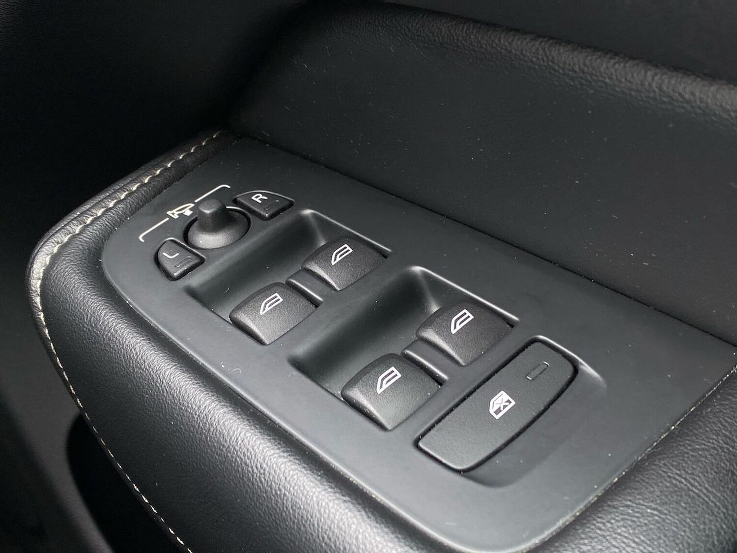 Used Volvo XC60 2018 for sale - 78191267: Photo 23