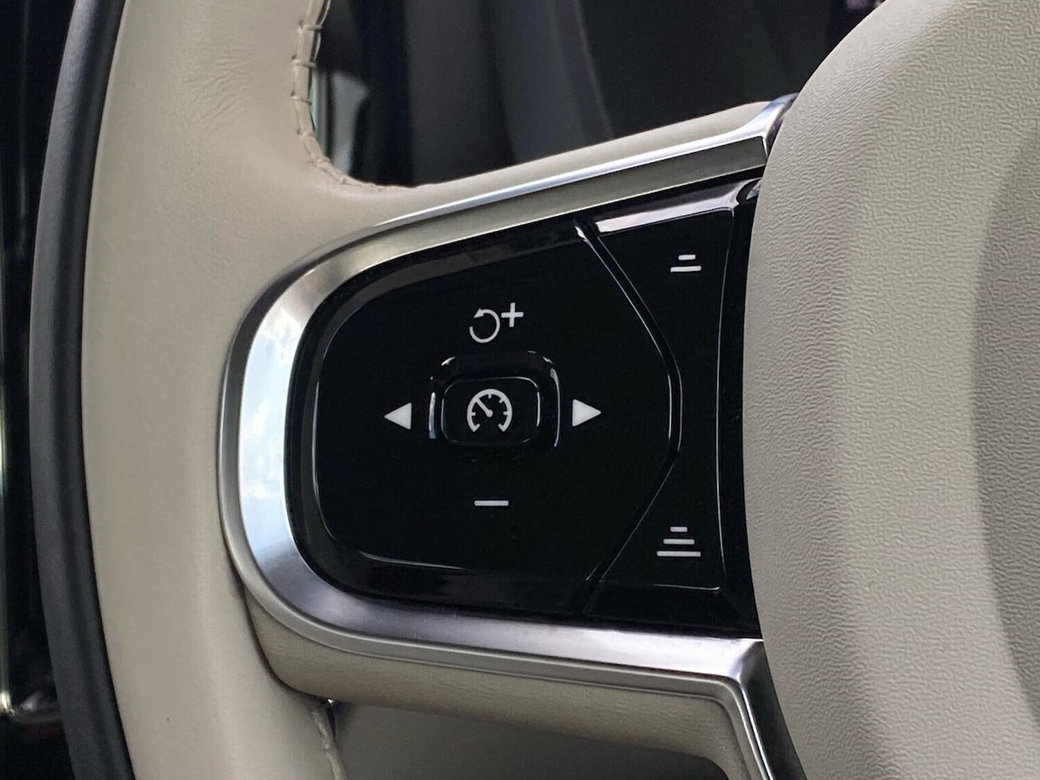 Used Volvo XC60 2023 for sale - 78191273: Photo 29