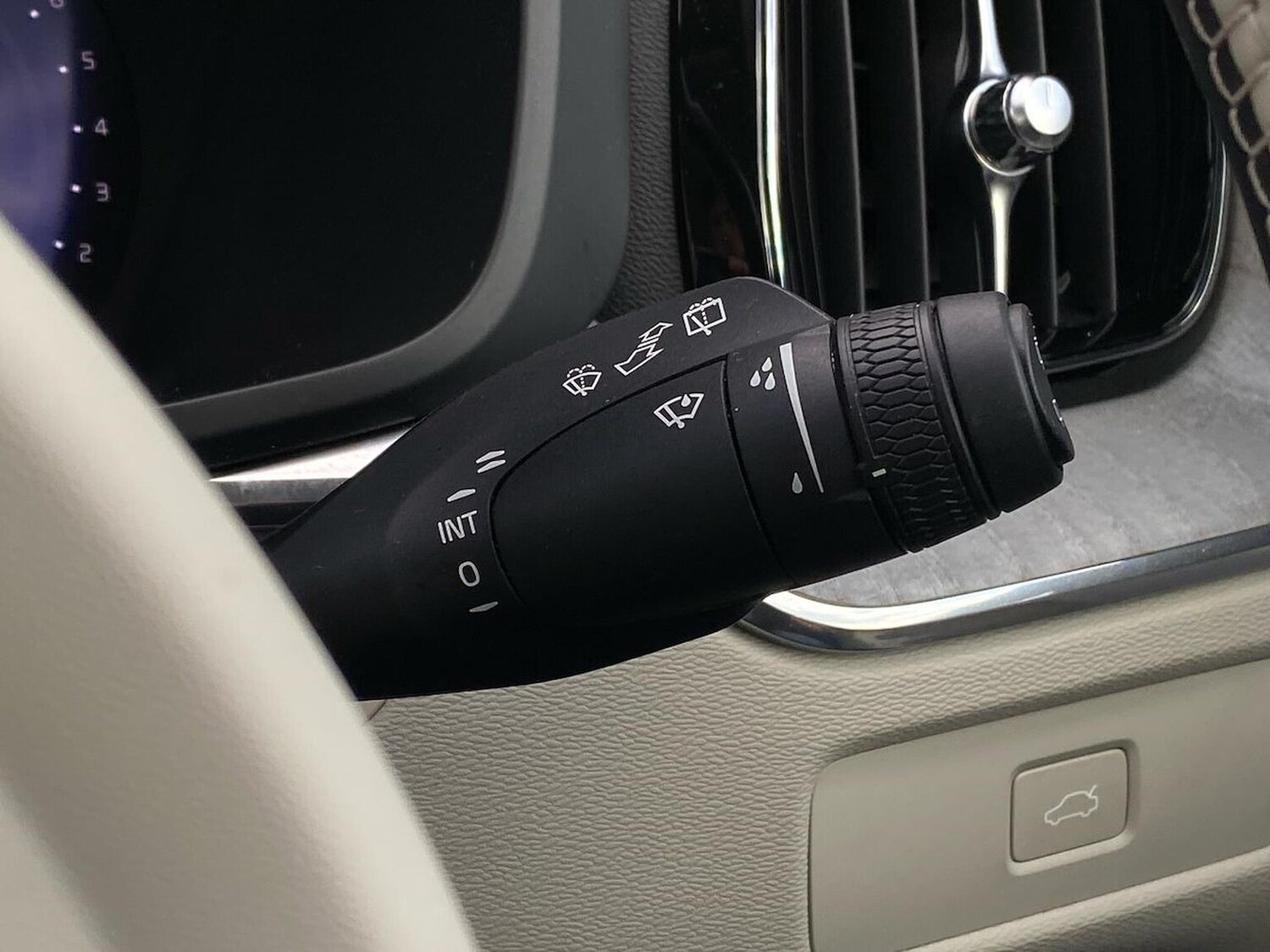 Used Volvo XC60 2023 for sale - 78191273: Photo 30