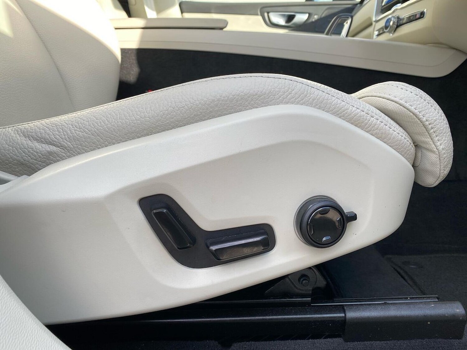 Used Volvo XC60 2023 for sale - 78191273: Photo 32