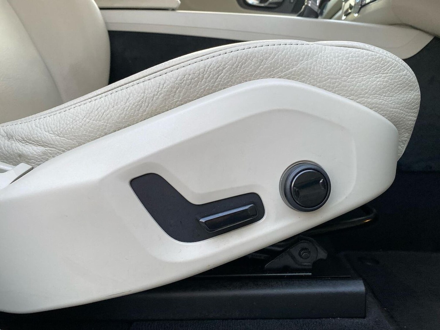 Used Volvo XC60 2019 for sale - 76471071: Photo 31