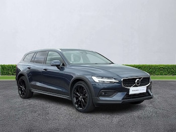 Used Volvo V60 2023 for sale - 79366007: Photo