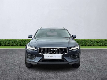 Used Volvo V60 2023 for sale - 79366007: Photo
