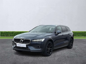 Used Volvo V60 2023 for sale - 79366007: Photo