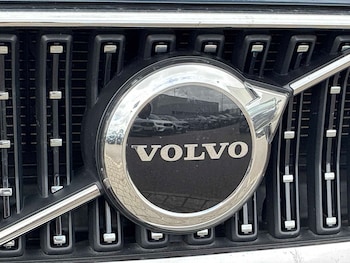 Used Volvo V60 2023 for sale - 79366007: Photo
