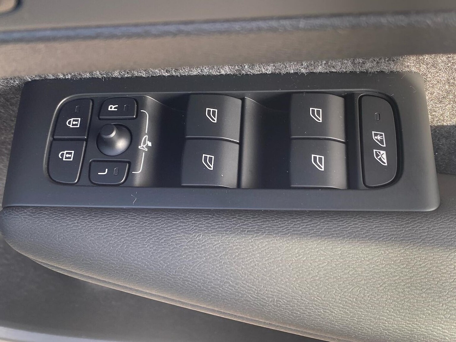 Used Volvo XC40 2024 for sale - 76187185: Photo 21