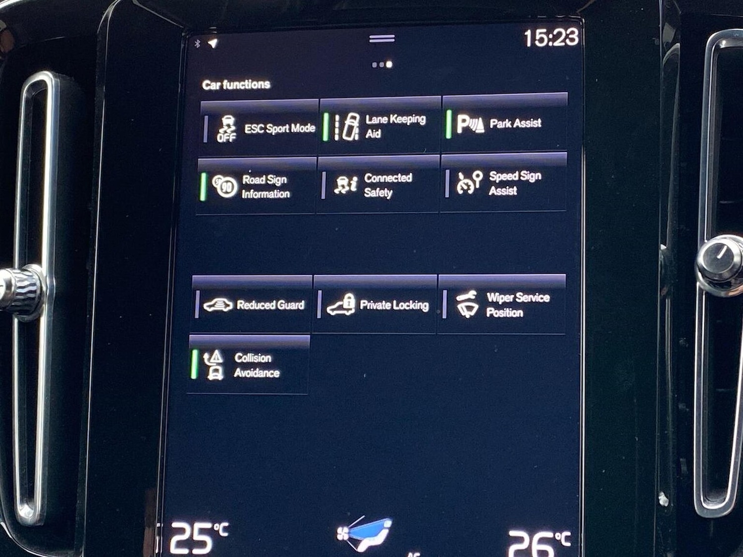 Used Volvo XC40 2021 for sale - 76369141: Photo 2