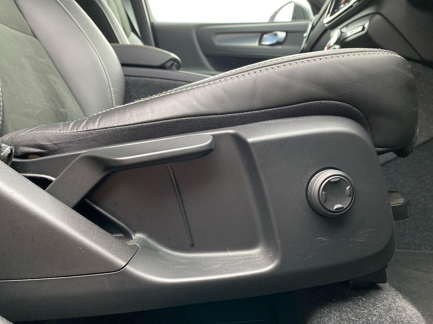 Used Volvo XC40 2021 for sale - 76369141: Photo 30