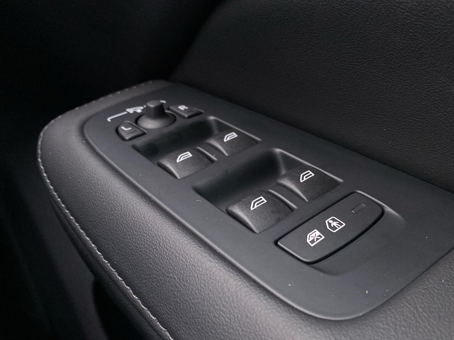 Used Volvo V60 2025 for sale - 77984049: Photo 21