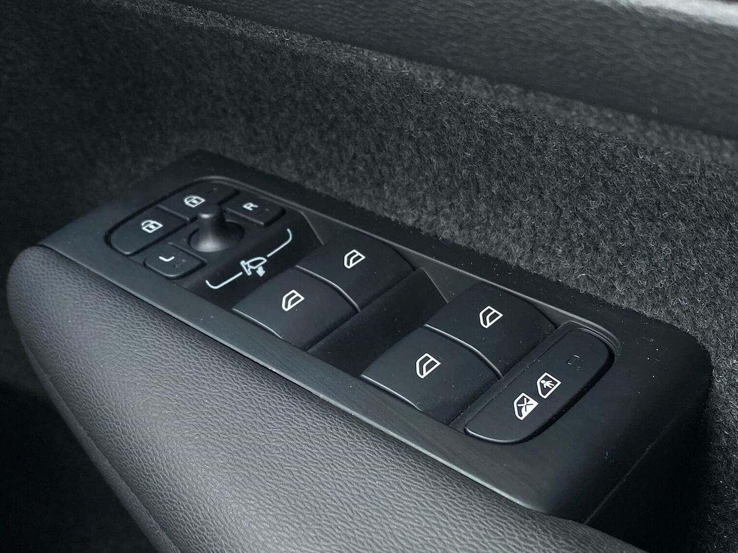 Used Volvo XC40 2025 for sale - 78191134: Photo 23