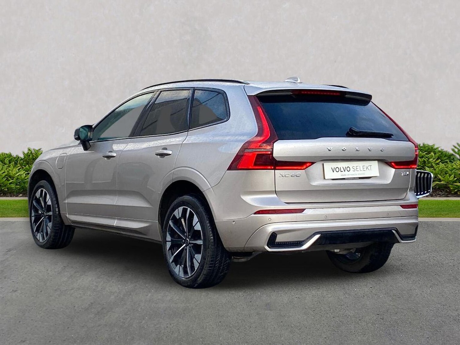 Used Volvo XC60 2025 for sale - 77489719: Photo 2