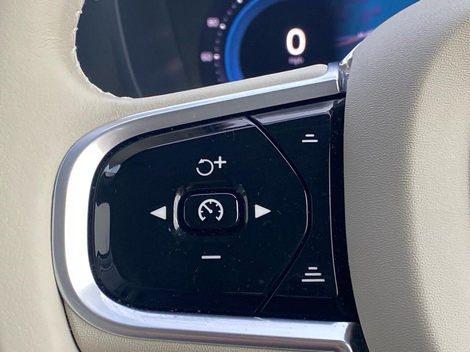 Used Volvo XC60 2023 for sale - 76471072: Photo 28